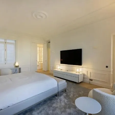 Beautiful Near Eiffel Tower Apartment